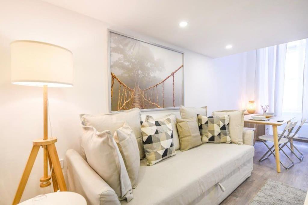 2 Bedroom Flat In Nyar Str., Boutique Будапеща Екстериор снимка