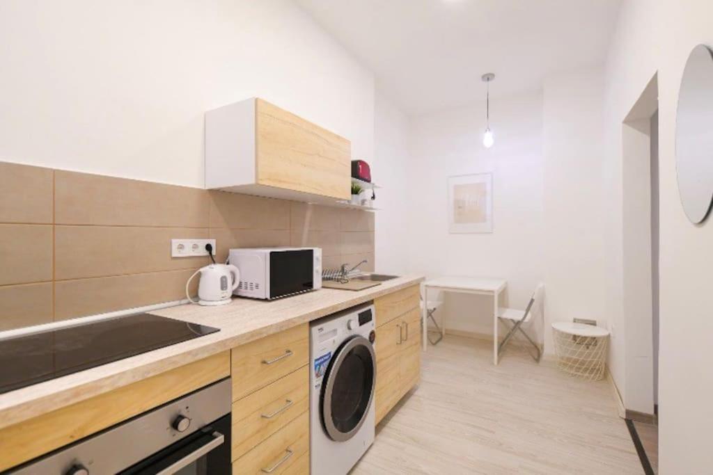 2 Bedroom Flat In Nyar Str., Boutique Будапеща Екстериор снимка