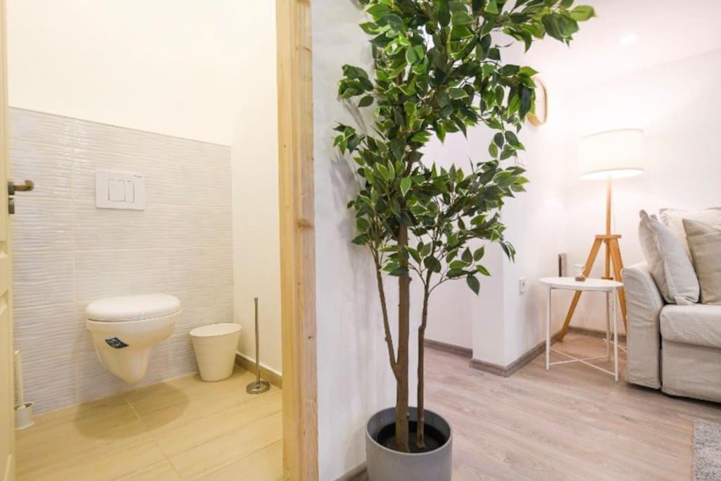 2 Bedroom Flat In Nyar Str., Boutique Будапеща Екстериор снимка
