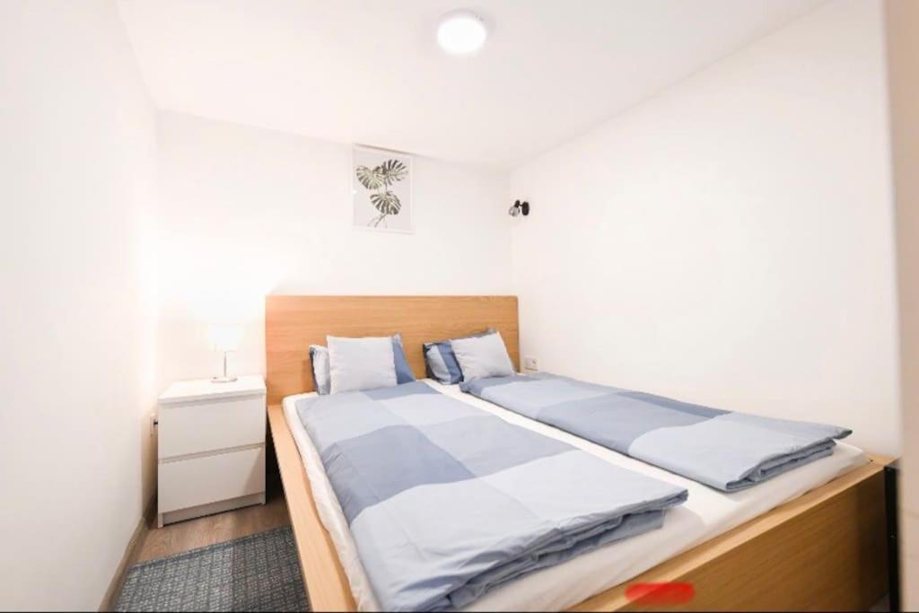 2 Bedroom Flat In Nyar Str., Boutique Будапеща Екстериор снимка