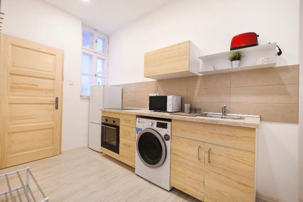2 Bedroom Flat In Nyar Str., Boutique Будапеща Екстериор снимка