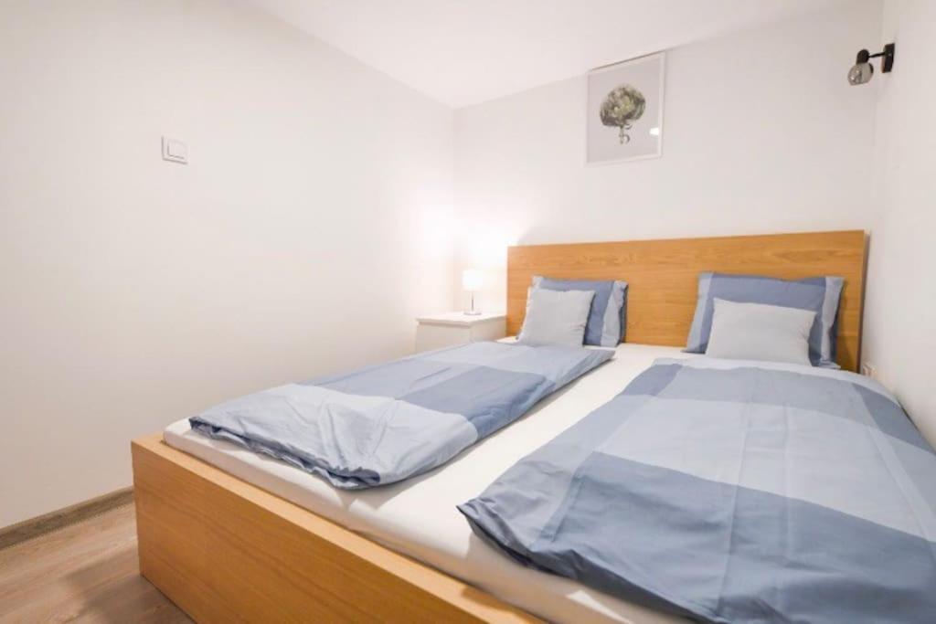 2 Bedroom Flat In Nyar Str., Boutique Будапеща Екстериор снимка